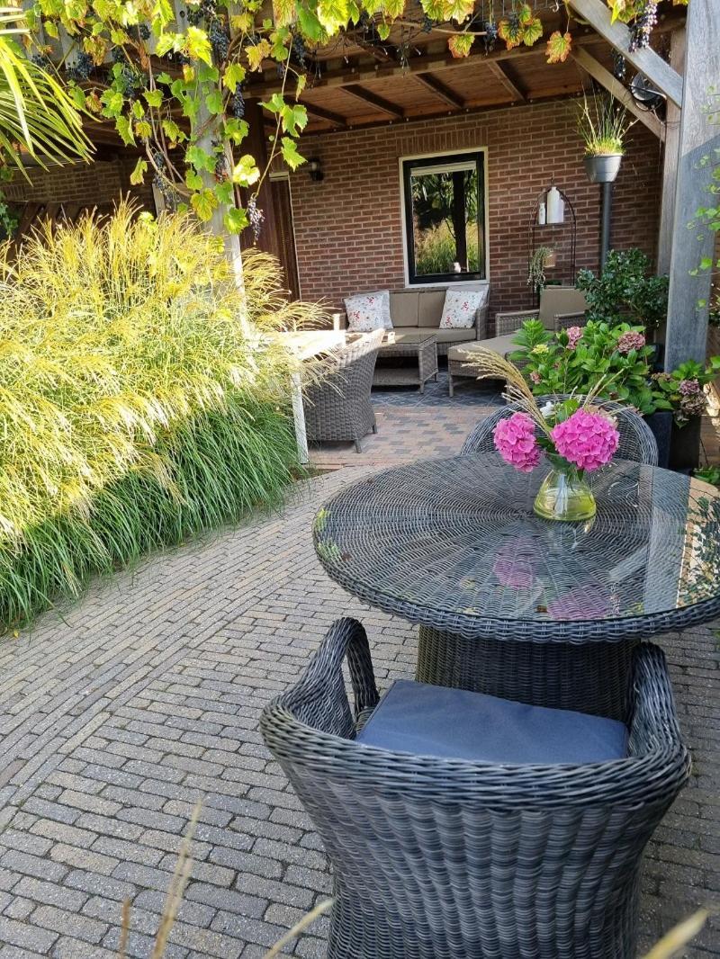 Bed And Breakfast De Dijk Zuid-Beijerland Bagian luar foto