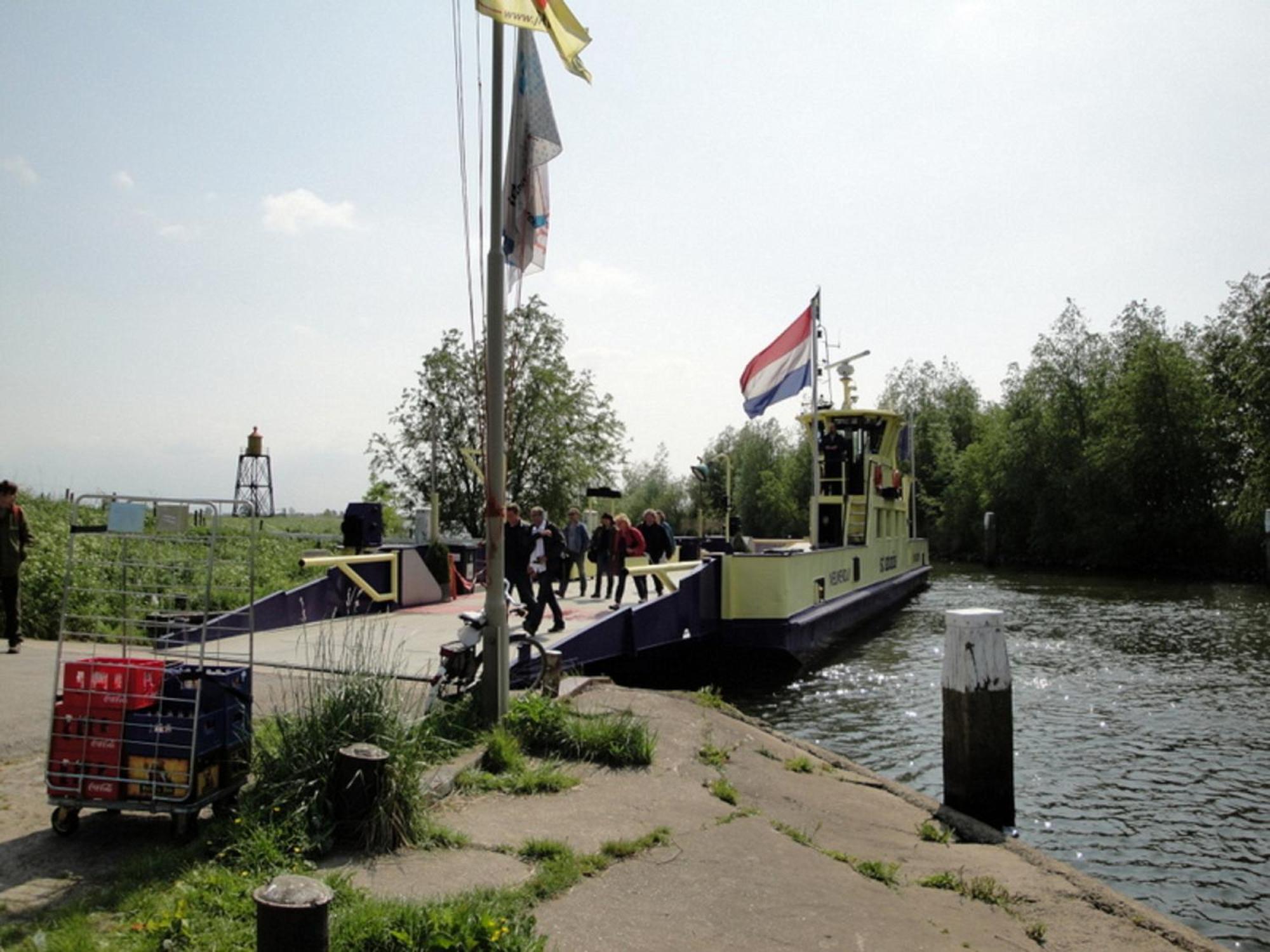 Bed And Breakfast De Dijk Zuid-Beijerland Bagian luar foto